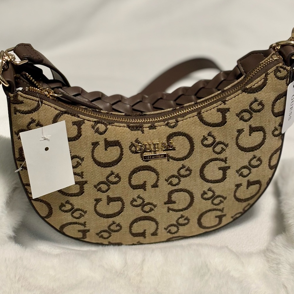 Guess - Picture 2 of 11